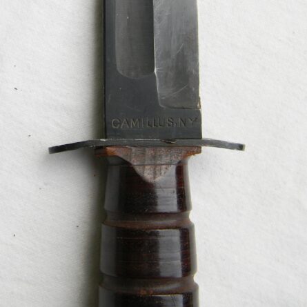 WW2 CAMILLUS rare 1st model "nut pommel" Mark 2 USN Fighting Knife, GI-initialed early leather scabbard; excellent condition - Image 9