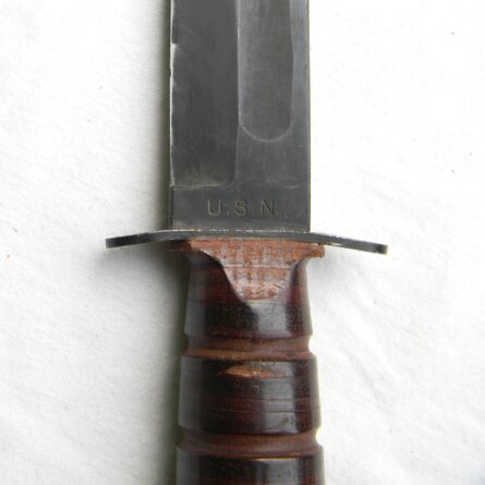 WW2 CAMILLUS rare 1st model "nut pommel" Mark 2 USN Fighting Knife, GI-initialed early leather scabbard; excellent condition - Image 10