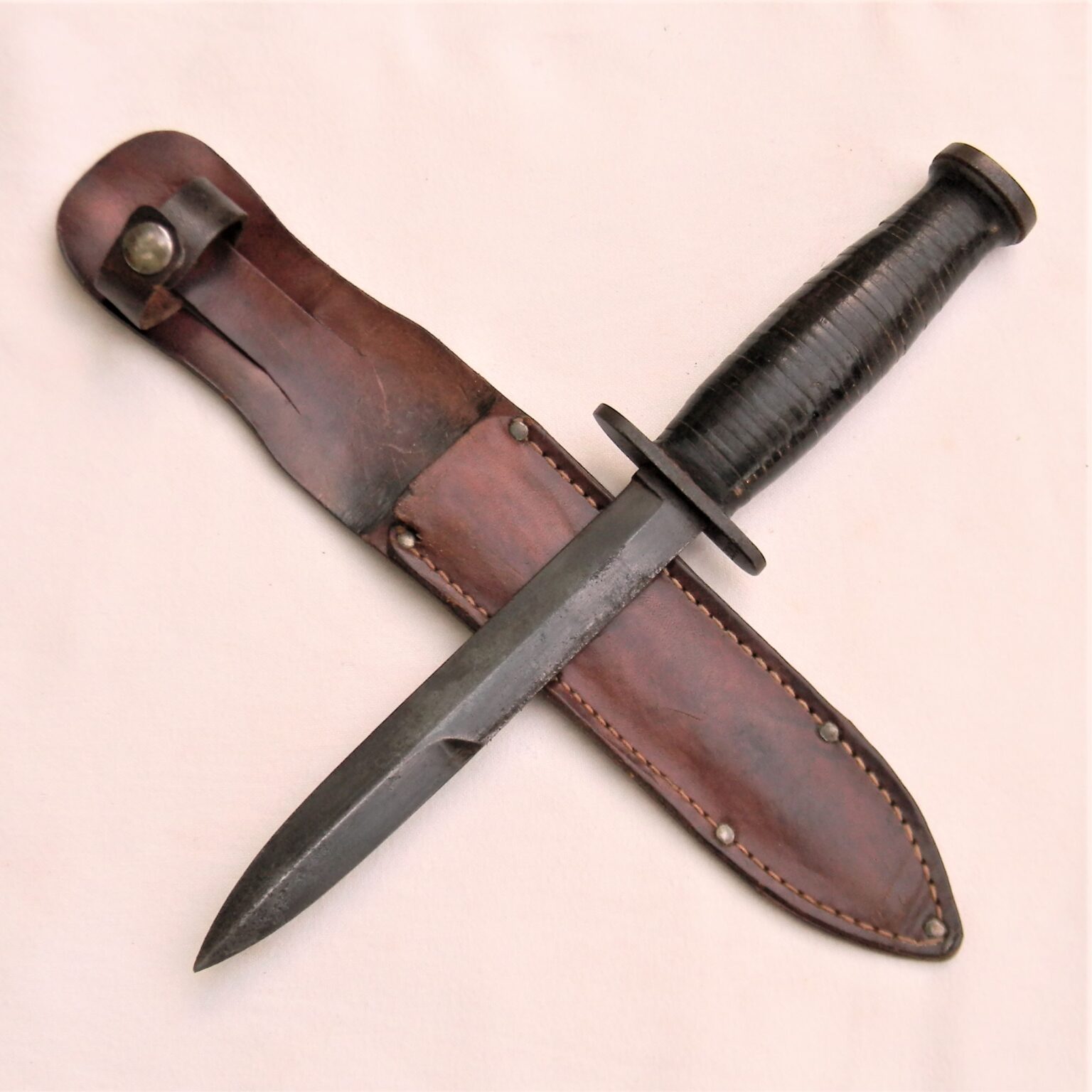 WW2 Case M3 trench knife straight guard type, early orig leather scabbard