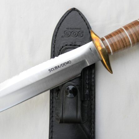 SOG SCUBA Demo fighting knife