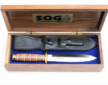 SOG SCUBA Demo fighting knife