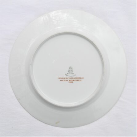 Rare original 1928 GRAF ZEPPELIN airship gold-trimmed 8-inch porcelain dinner plate made by Heinrich & Co in Bavaria, Germany, "large LZ logo" type - Image 5