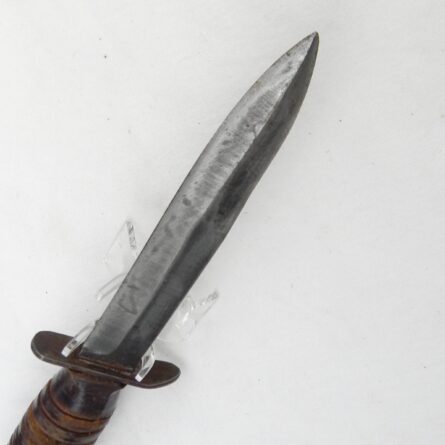 USA WW2 Utica scarce blade-marked M3 fighting knife, original M8 scabbard signed NIELSEN - Image 12