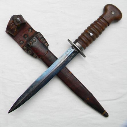 WW1-WW2 Dutch M1915 Stormdolk fighting dagger