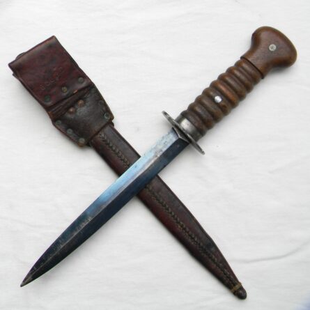 WW1-WW2 Dutch M1915 Stormdolk fighting dagger