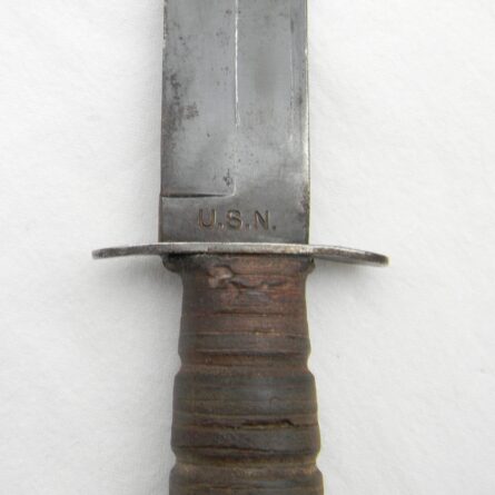 WW2 CAMILLUS rare 1st model "nut pommel" Mark 2 USN Fighting Knife, blued blade, original U.S.N.-marked leather scabbard - Image 10