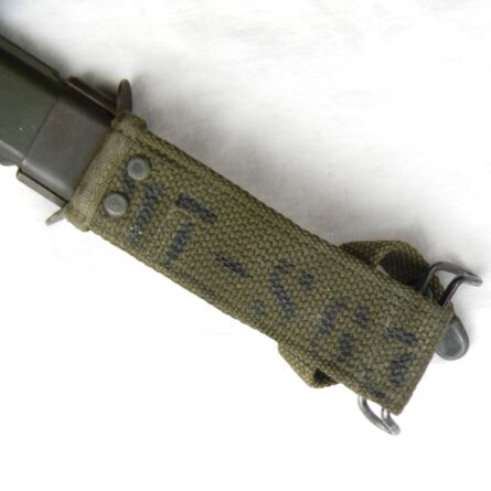 USA WW2 circa 1944 Imperial M3 Trench Knife, guard-marked type, original US M8 scabbard - Image 6