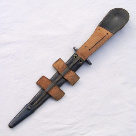 WW2 British Fairbairn Sykes 3rd pattern FS fighting dagger, original metal-tipped leather scabbard - Image 3