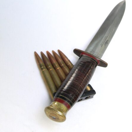 SOUTHERN & RICHARDSON, Sheffield WW2 era fighting dagger, early type original scabbard; rare UNUSED - Image 9