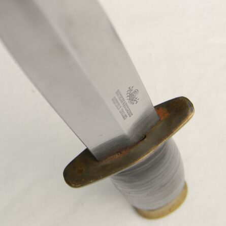 SOUTHERN & RICHARDSON, Sheffield WW2 era fighting dagger, early type original scabbard; rare UNUSED - Image 12