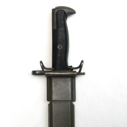 USA WW2 Oneida Ltd (OL) 16-in blade M1905 bayonet dated 1942, MK1 composition scabbard; uncut blade in excellent condition; rare maker - Image 4