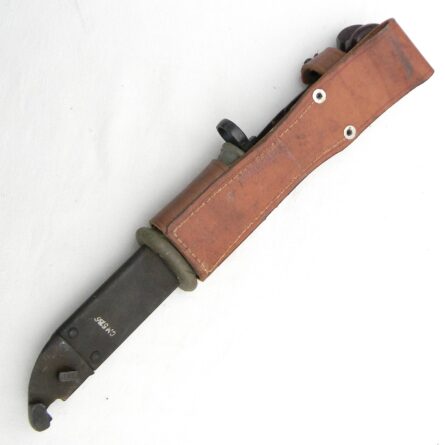 Romania Cold War era AK-47 Type 1 bayonet; matching serials "wire cutter" scabbard, leather frog; UNUSED - Image 3