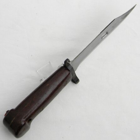 Romania Cold War era AK-47 Type 1 bayonet; matching serials "wire cutter" scabbard, leather frog; UNUSED - Image 11