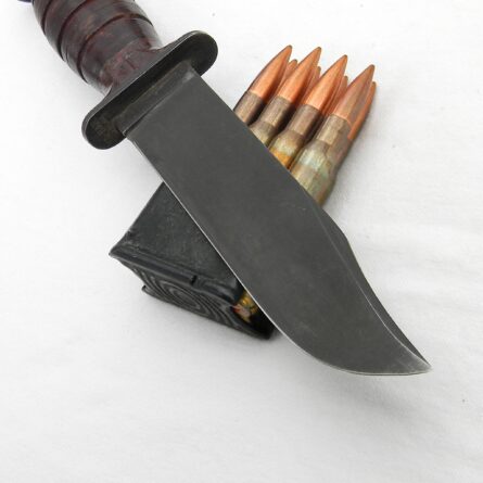 USA WW2 era KA-BAR Parkerized Commando fighting knife, original scabbard; great condition - Image 11