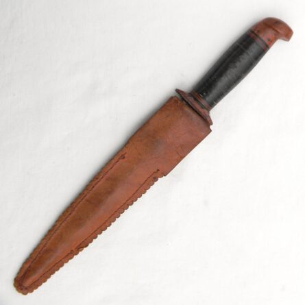 USA WW2 era Western Cutlery L77 Commando fighting knife, scarce all-Bakelite fittings type, hand-made "theater" scabbard - Image 4