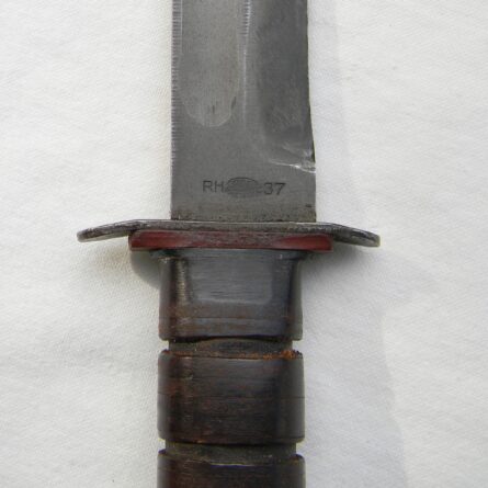 Rare early WW2 “red spacer” PAL Cutlery USN US Navy MK2 fighting knife, orig GI-initialed U.S.N. leather scabbard; excellent - Image 7