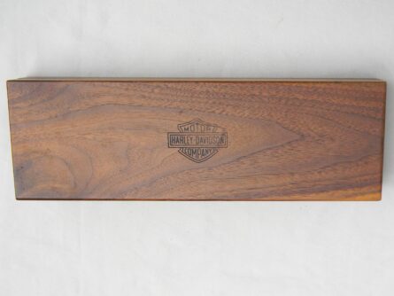Gerber USA 1981 model 525 Harley Davidson Motorcycles hunter-skinner knife, SN 1534 of 3000; Aurum Etchings blade, orig presentation box - Image 2