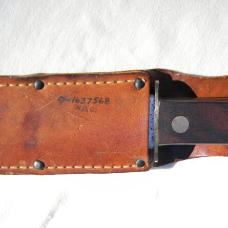 Rare American WW2 era Royal Brand Cutlery Co. fighting knife, original GI-signed leather scabbard; excellent - Image 3