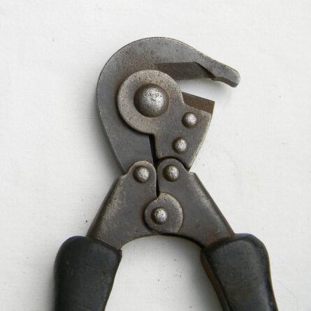 WW2 era US Army Engineers WM Schollhorn Co. M1938 wire cutters dated 1942, original 1944 canvass pouch - Image 10