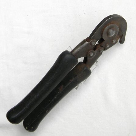 WW2 era US Army Engineers WM Schollhorn Co. M1938 wire cutters dated 1942, original 1944 canvass pouch - Image 7