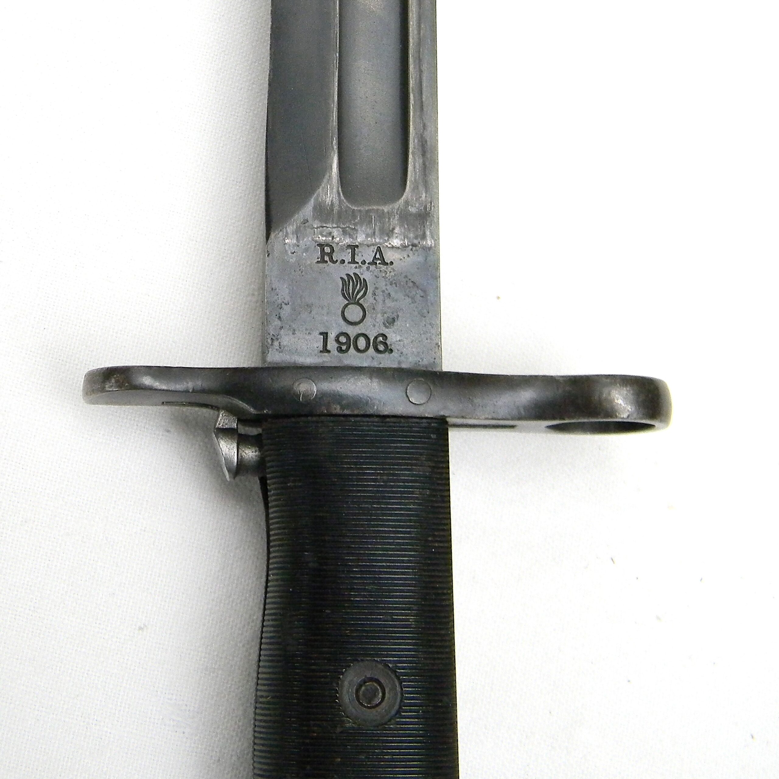 WW2 era American M1 bayonet, 1906-dated pre-WW1 manufacture RIA M1905 refurbished by AFH; original WW2 era scabbard; excellent - Image 11