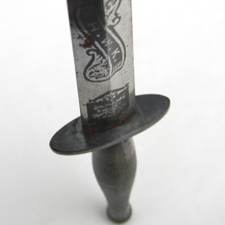 GB WW2 era Wilkinson Sword Fairbairn Sykes 2nd pattern FS fighting dagger, rare initials-etched blade type, correct scabbard; excellent condition - Image 9