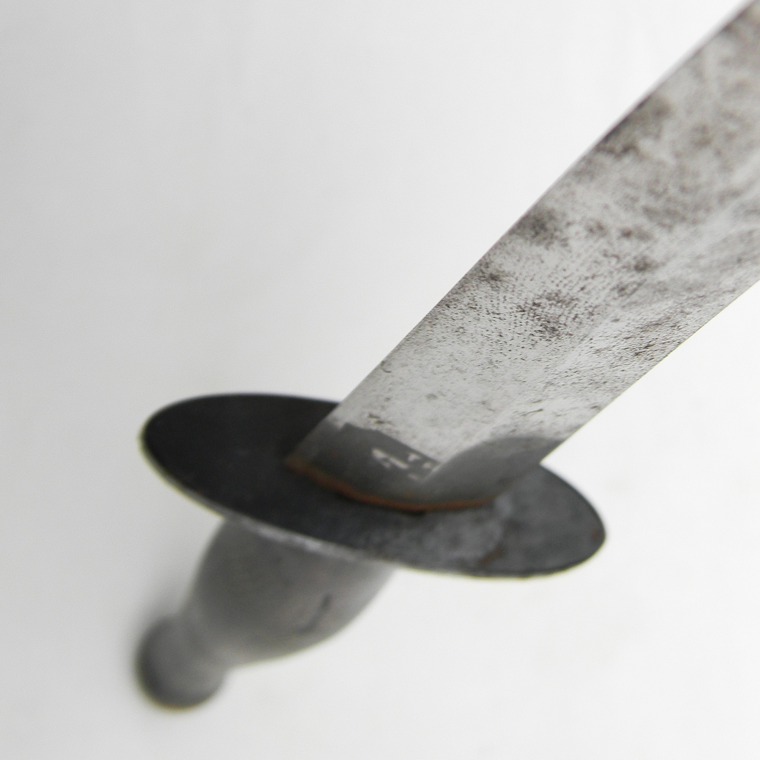 GB WW2 era Wilkinson Sword Fairbairn Sykes 2nd pattern FS fighting dagger, rare initials-etched blade type, correct scabbard; excellent condition - Image 10