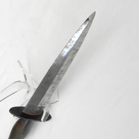 GB WW2 era Wilkinson Sword Fairbairn Sykes 2nd pattern FS fighting dagger, rare initials-etched blade type, correct scabbard; excellent condition - Image 14