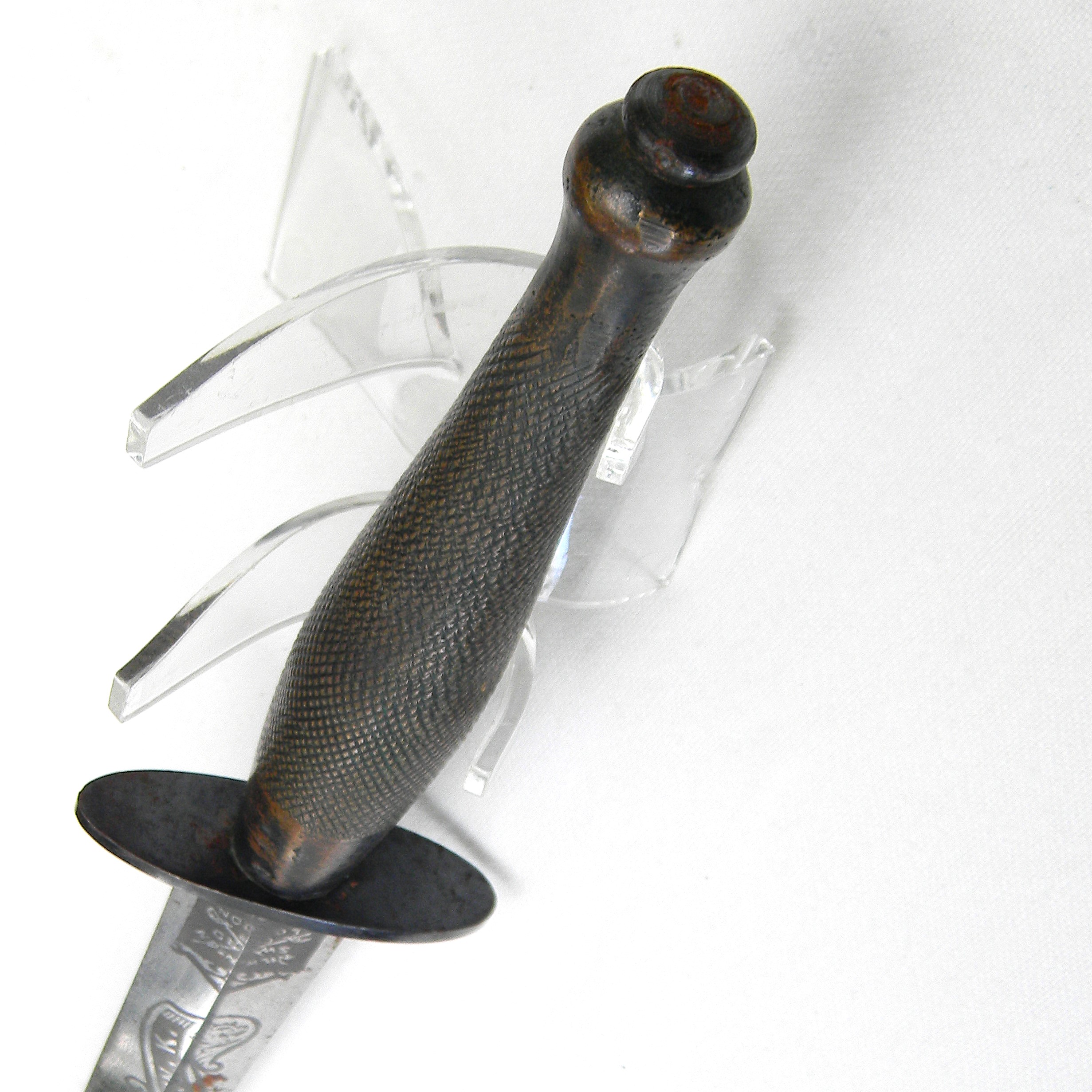 GB WW2 era Wilkinson Sword Fairbairn Sykes 2nd pattern FS fighting dagger, rare initials-etched blade type, correct scabbard; excellent condition - Image 16