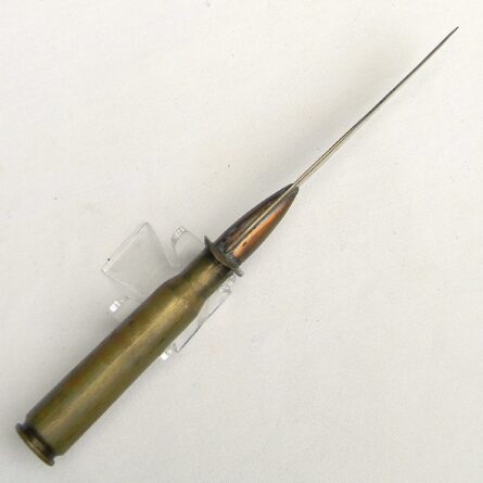 USA WW2 era 1943 dated New Guinea trench art brass letter opener made from 50 cal BMG casing - Image 6
