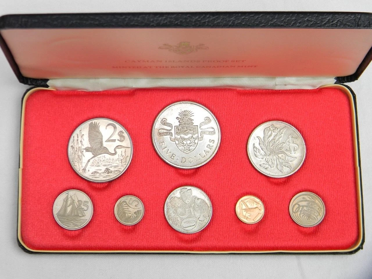 Cayman Islands 1975 8-coin PROOF set w 4 silver coins (2.75 OZT) original case, COA included; only 5,390 sets issued - Image 4