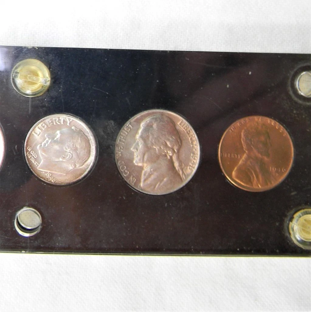 USA 1946 silver 5-coin set in Lucite holder; XF to lustrous UNC - Image 4