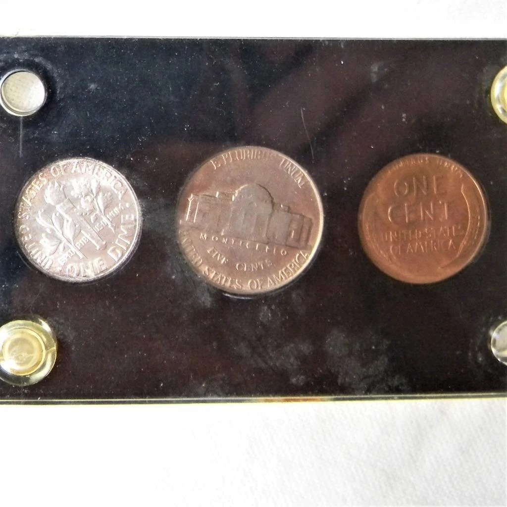 USA 1946 silver 5-coin set in Lucite holder; XF to lustrous UNC - Image 5