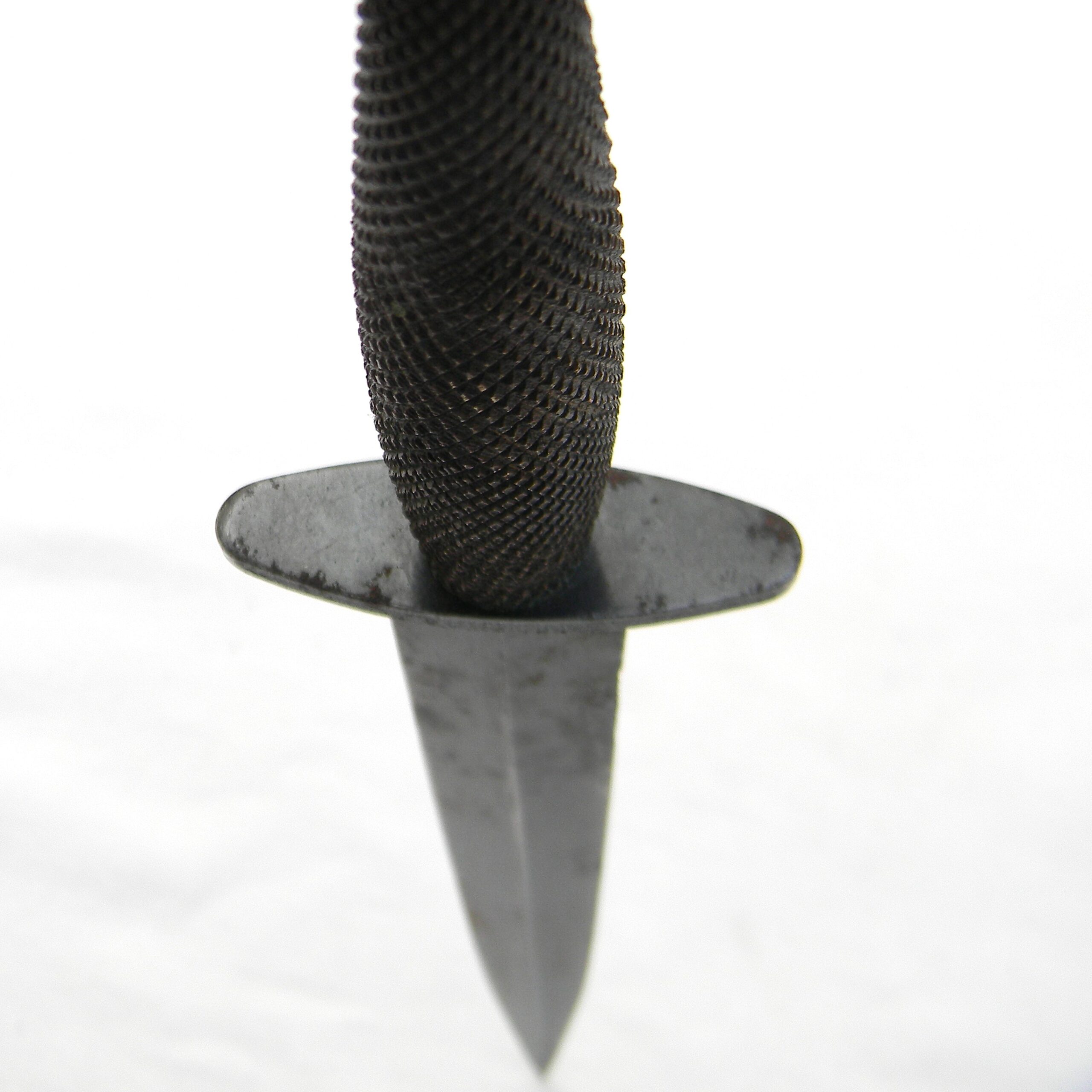 USA WW2 era OSS stiletto fighting dagger, original "pancake flapper" scabbard; rare type in excellent condition - Image 14