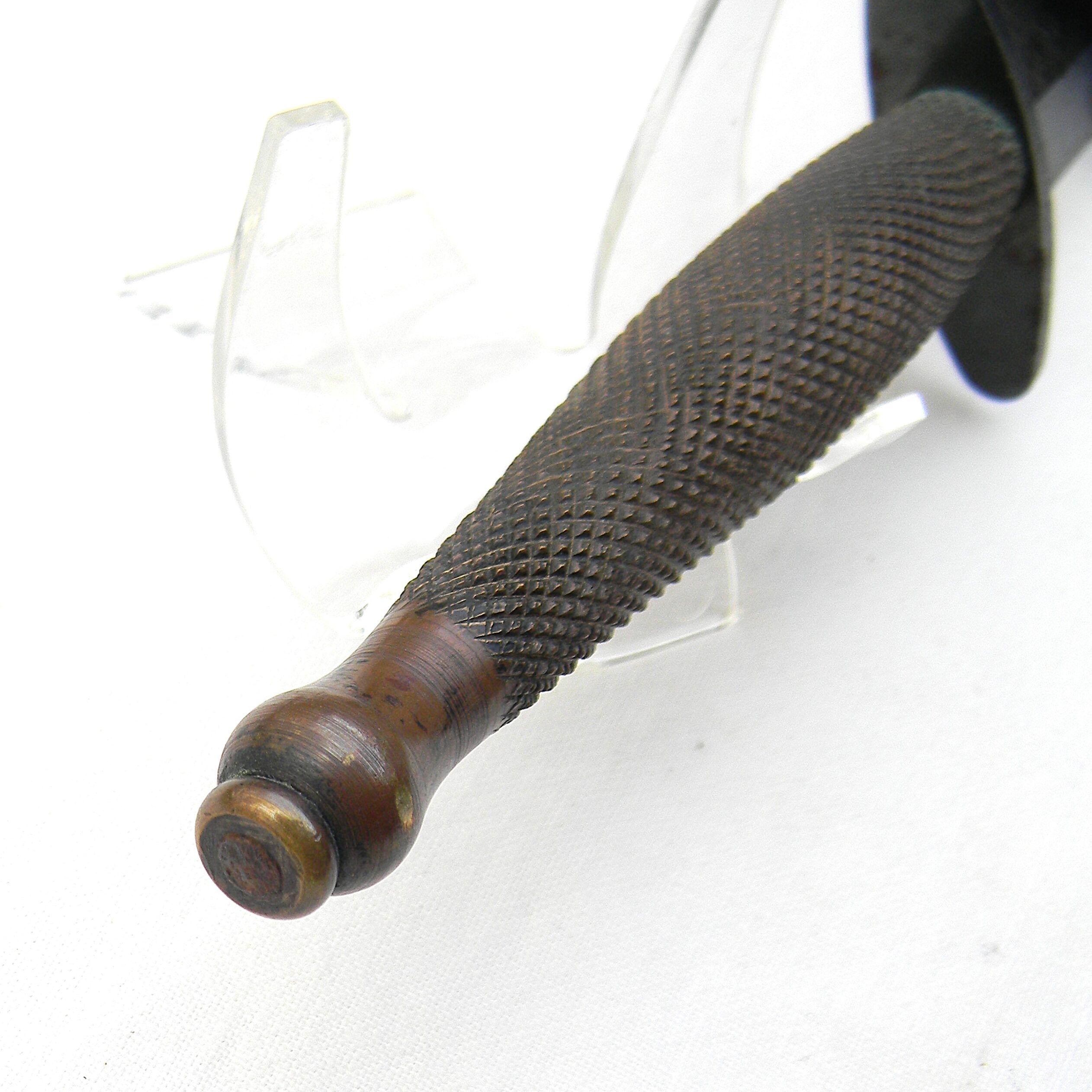 USA WW2 era OSS stiletto fighting dagger, original "pancake flapper" scabbard; rare type in excellent condition - Image 16