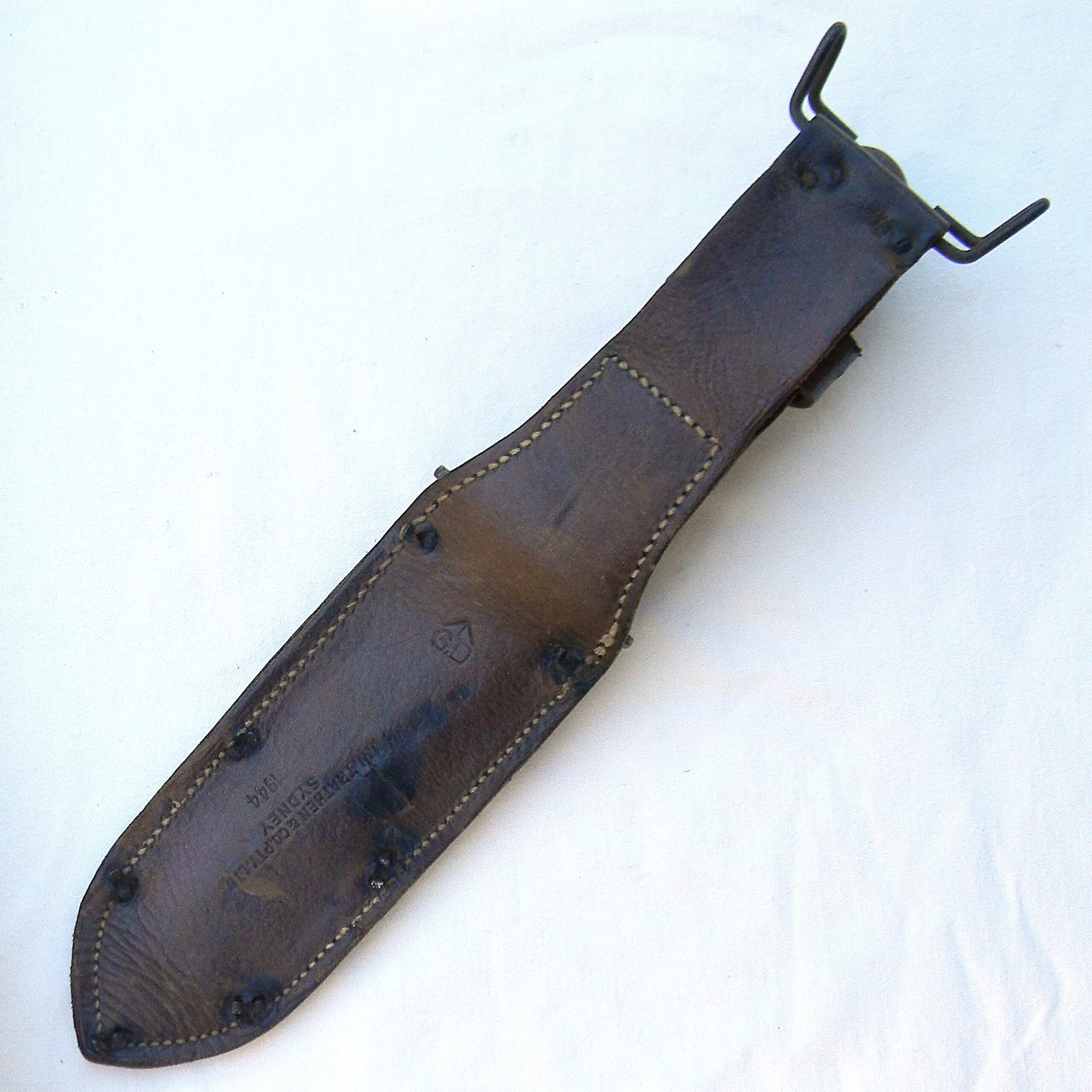 Australia WW2 Whittingslowe Engineering (WE) Australian Commando knife, original 1944 JW Trathen & Co scabbard; rare - Image 3