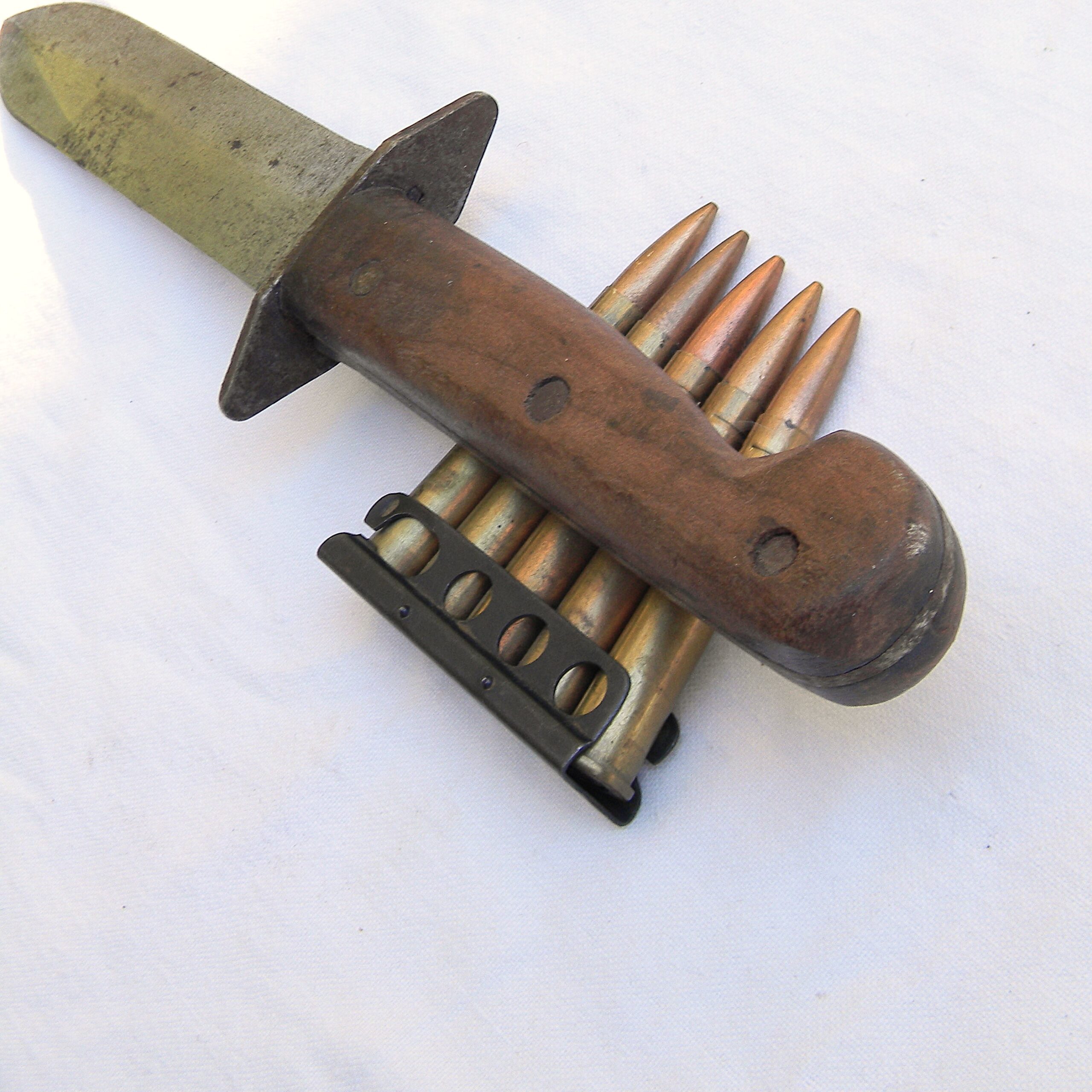 Australia WW2 Whittingslowe Engineering (WE) Australian Commando knife, original 1944 JW Trathen & Co scabbard; rare - Image 7