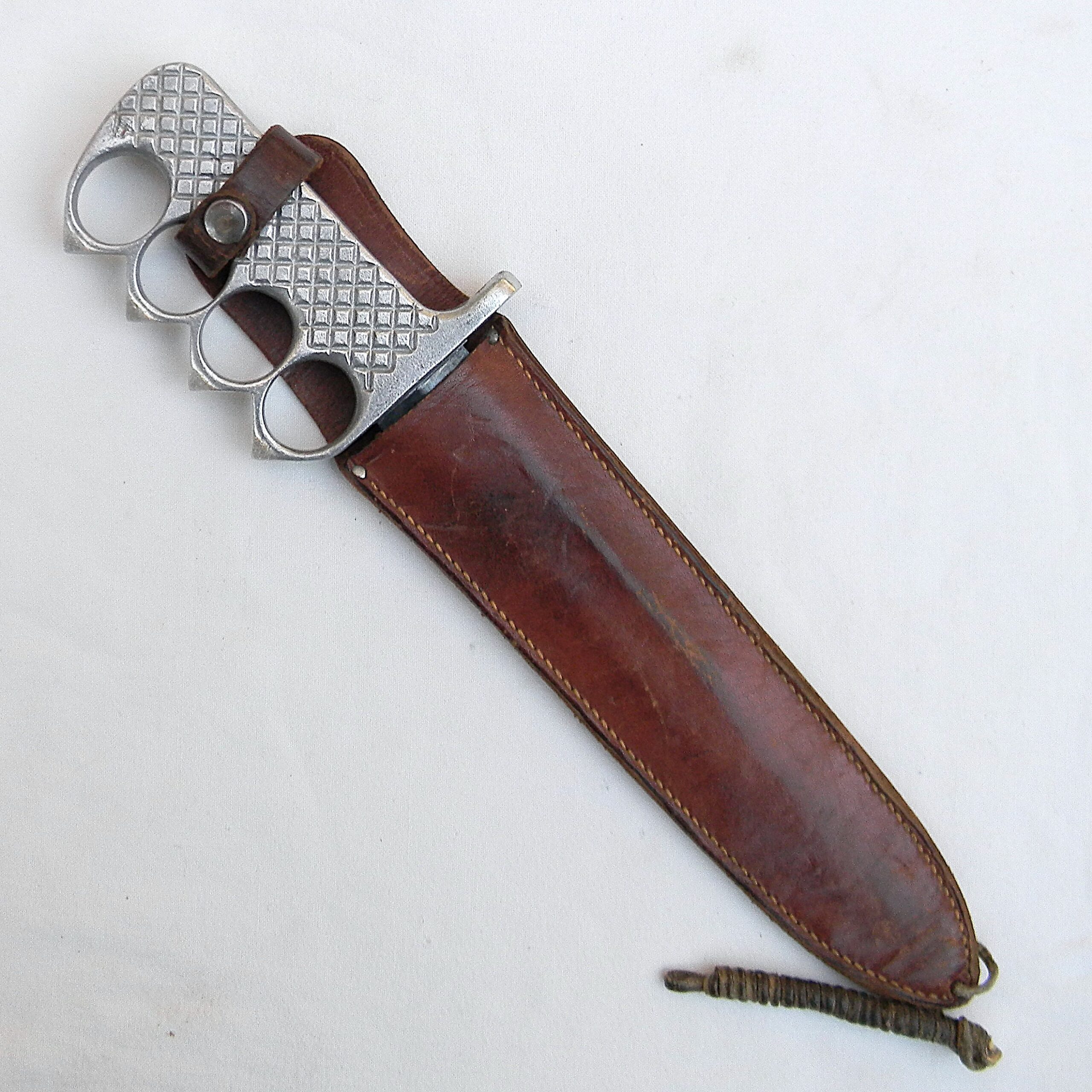 WW2 knuckle fighting knife