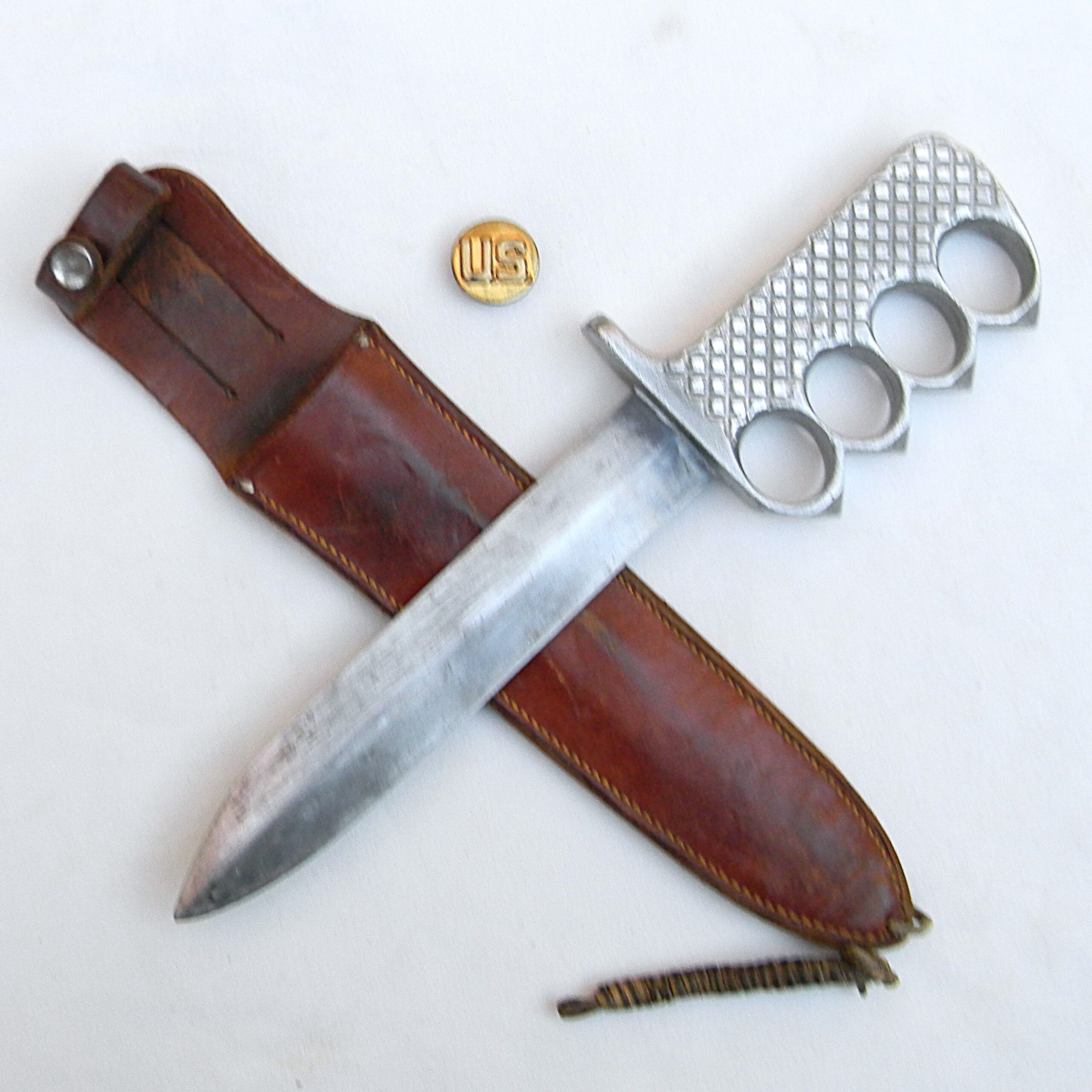 WW2 knuckle fighting knife