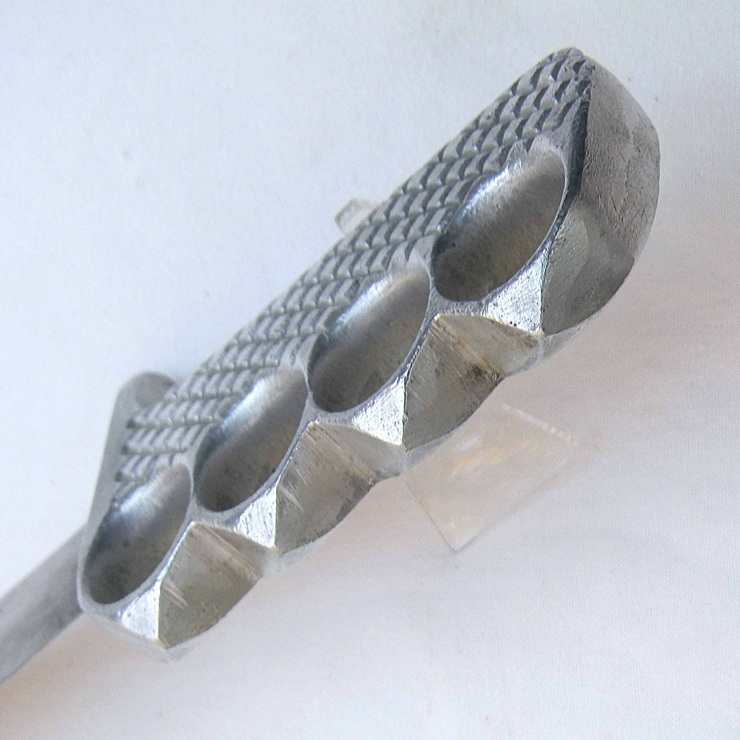 American WW2 era illustrated "private purchase" type knuckle fighting dagger, original leather scabbard; rare type - Image 10