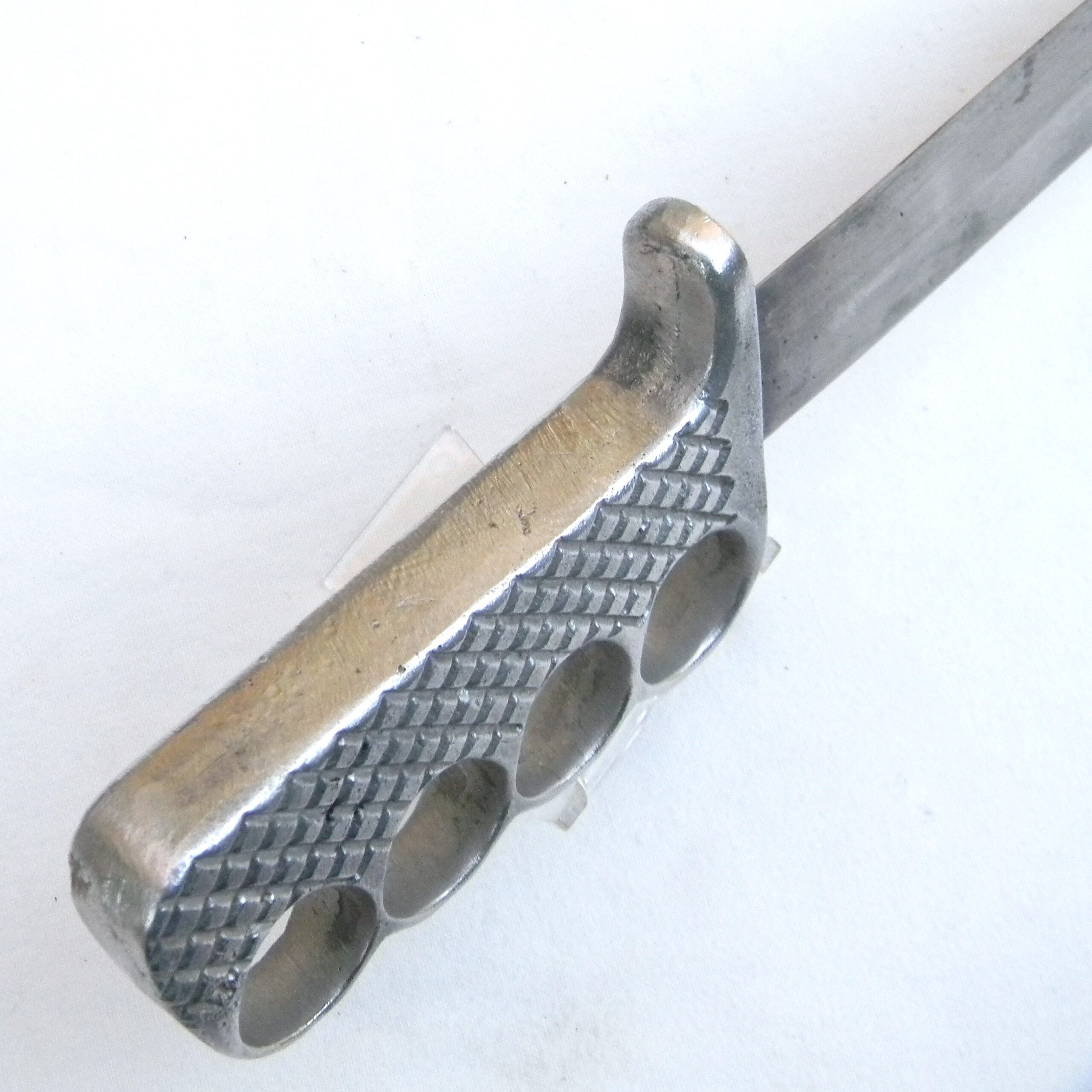 American WW2 era illustrated "private purchase" type knuckle fighting dagger, original leather scabbard; rare type - Image 11