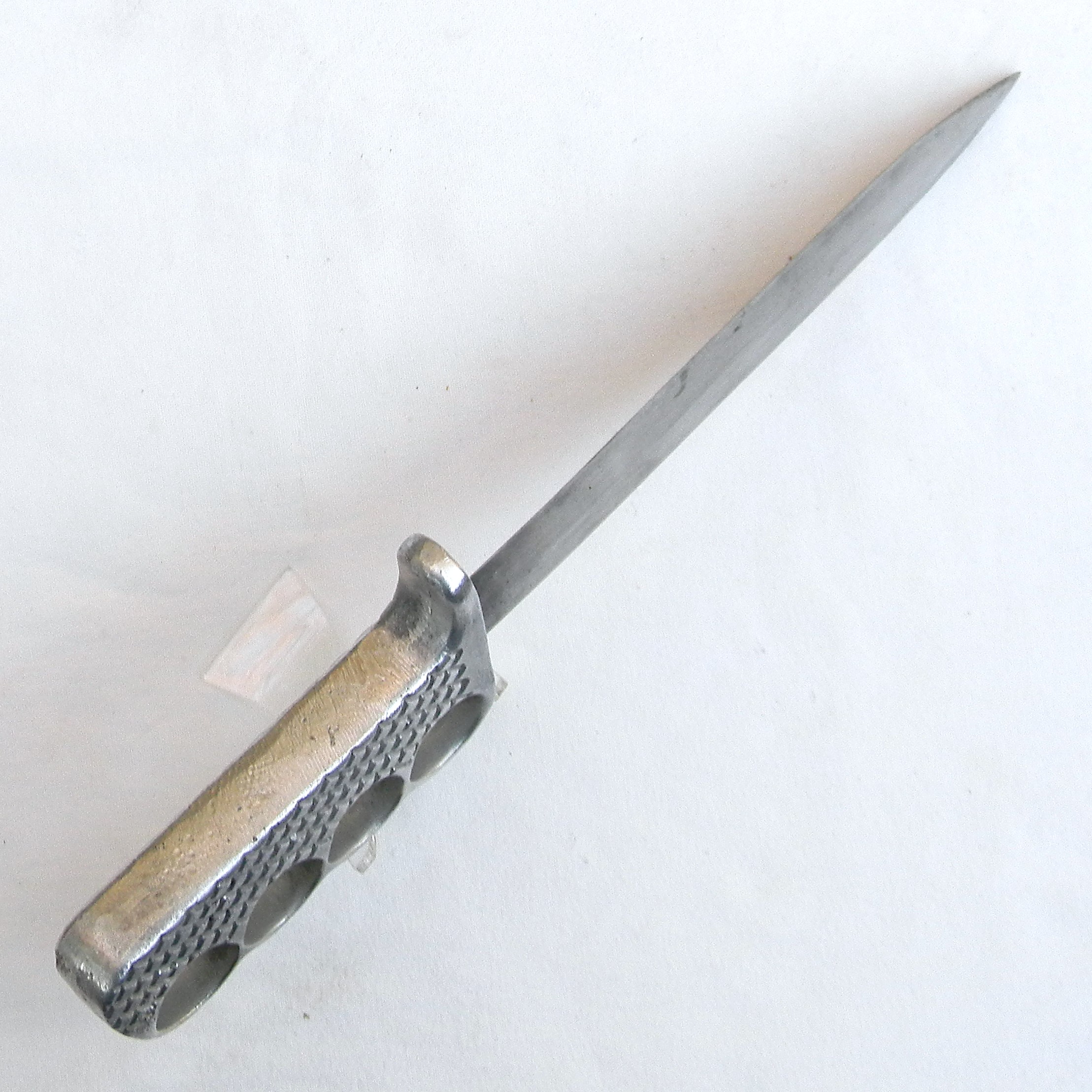 American WW2 era illustrated "private purchase" type knuckle fighting dagger, original leather scabbard; rare type - Image 12