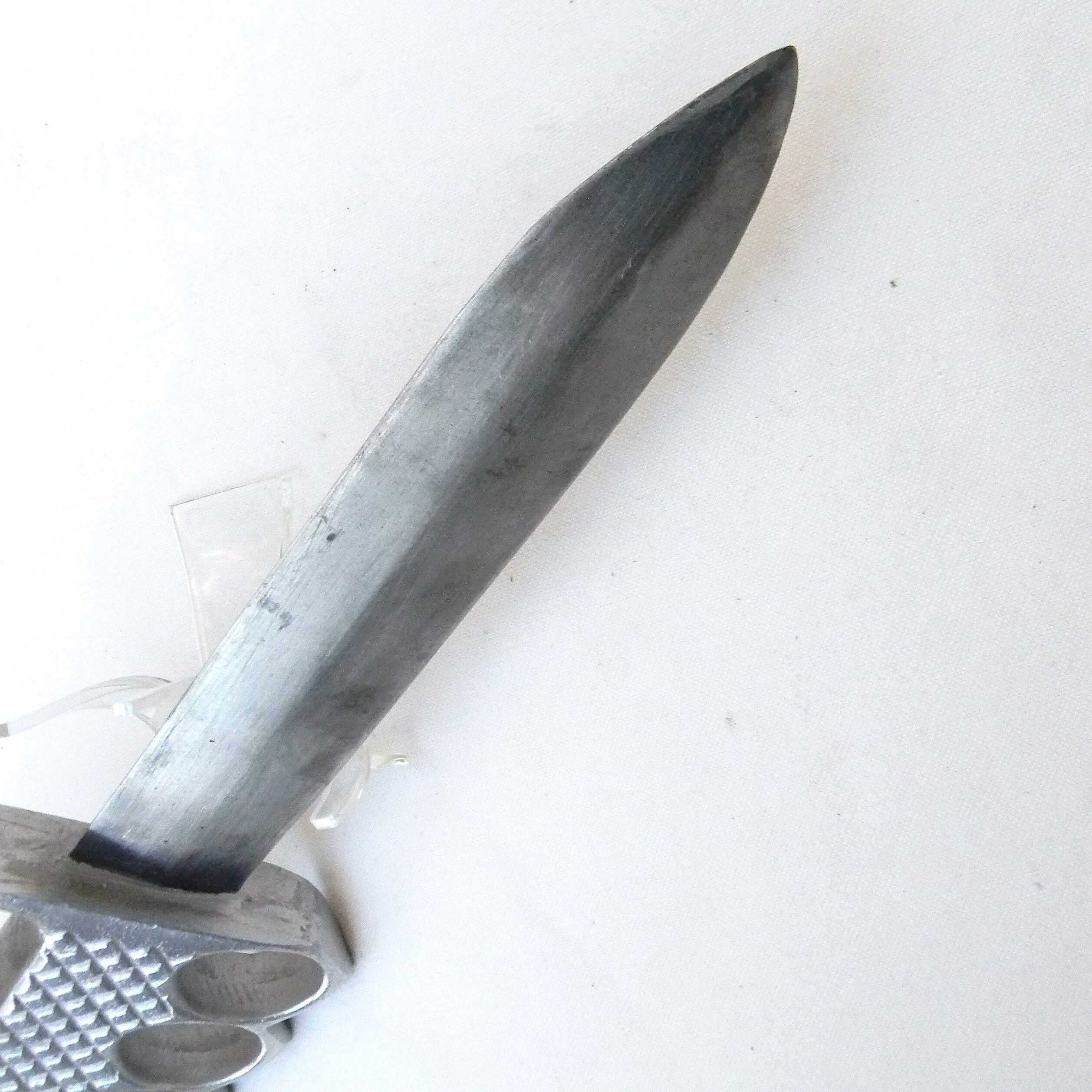 American WW2 era illustrated "private purchase" type knuckle fighting dagger, original leather scabbard; rare type - Image 13