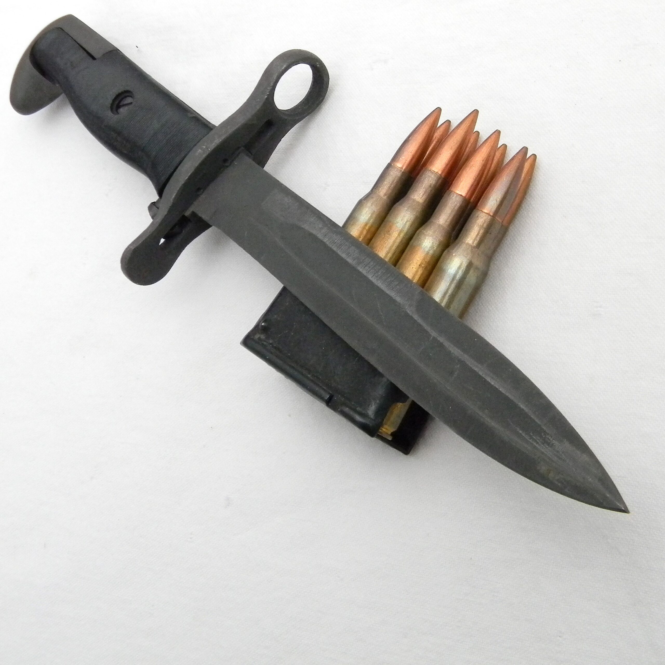 USA Korean War era shortened WW2 era bayonet for M1 Garand rifle, scarce original Korean-made composition scabbard included; rare UNUSED - Image 7