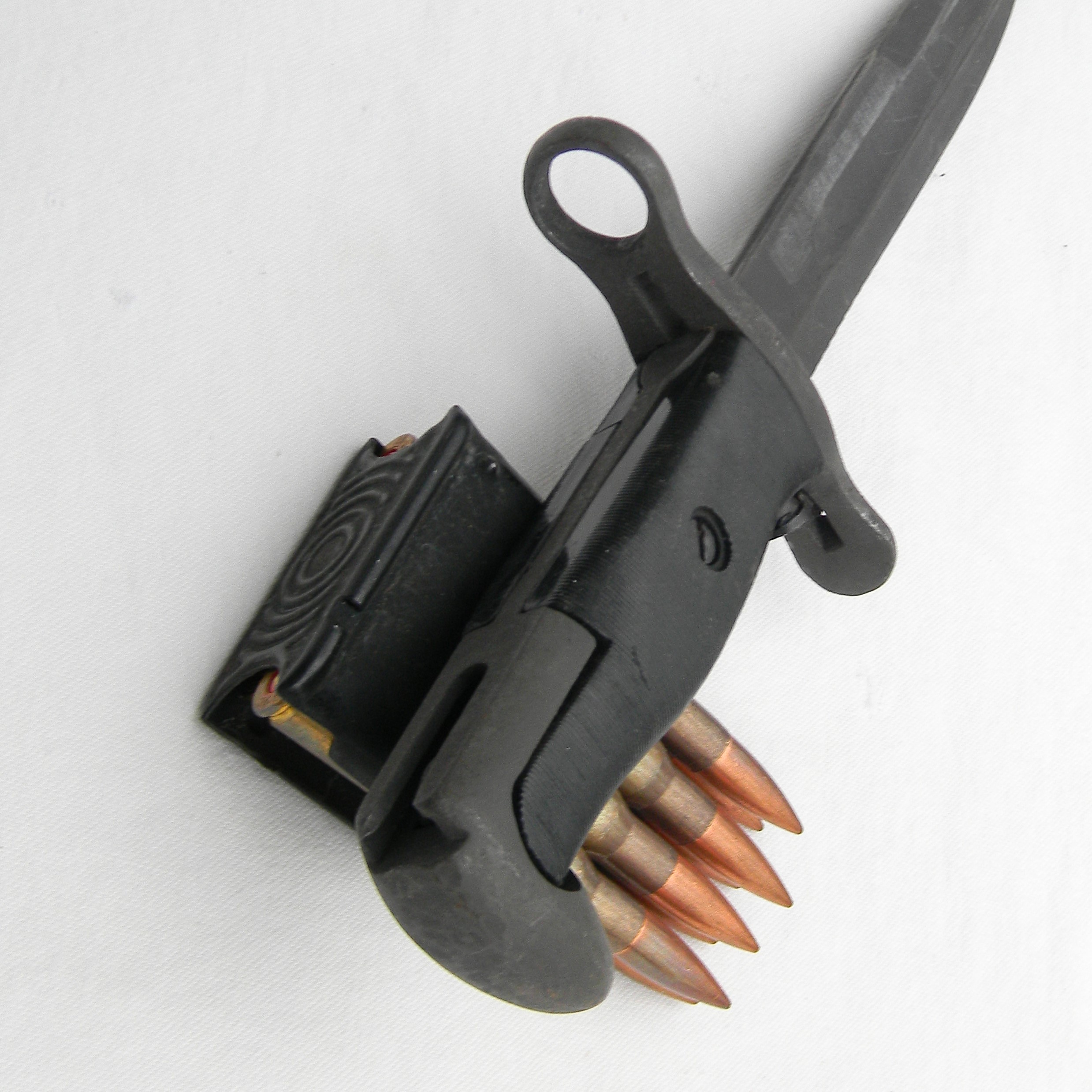 USA Korean War era shortened WW2 era bayonet for M1 Garand rifle, scarce original Korean-made composition scabbard included; rare UNUSED - Image 9