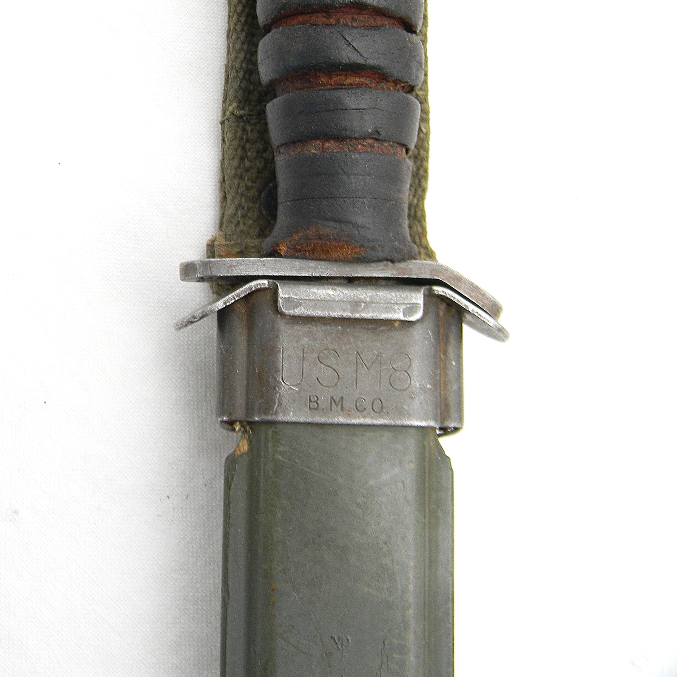 USA WW2 era Imperial M3 Trench Knife, guard-marked type, M8 scabbard; excellent condition - Image 3
