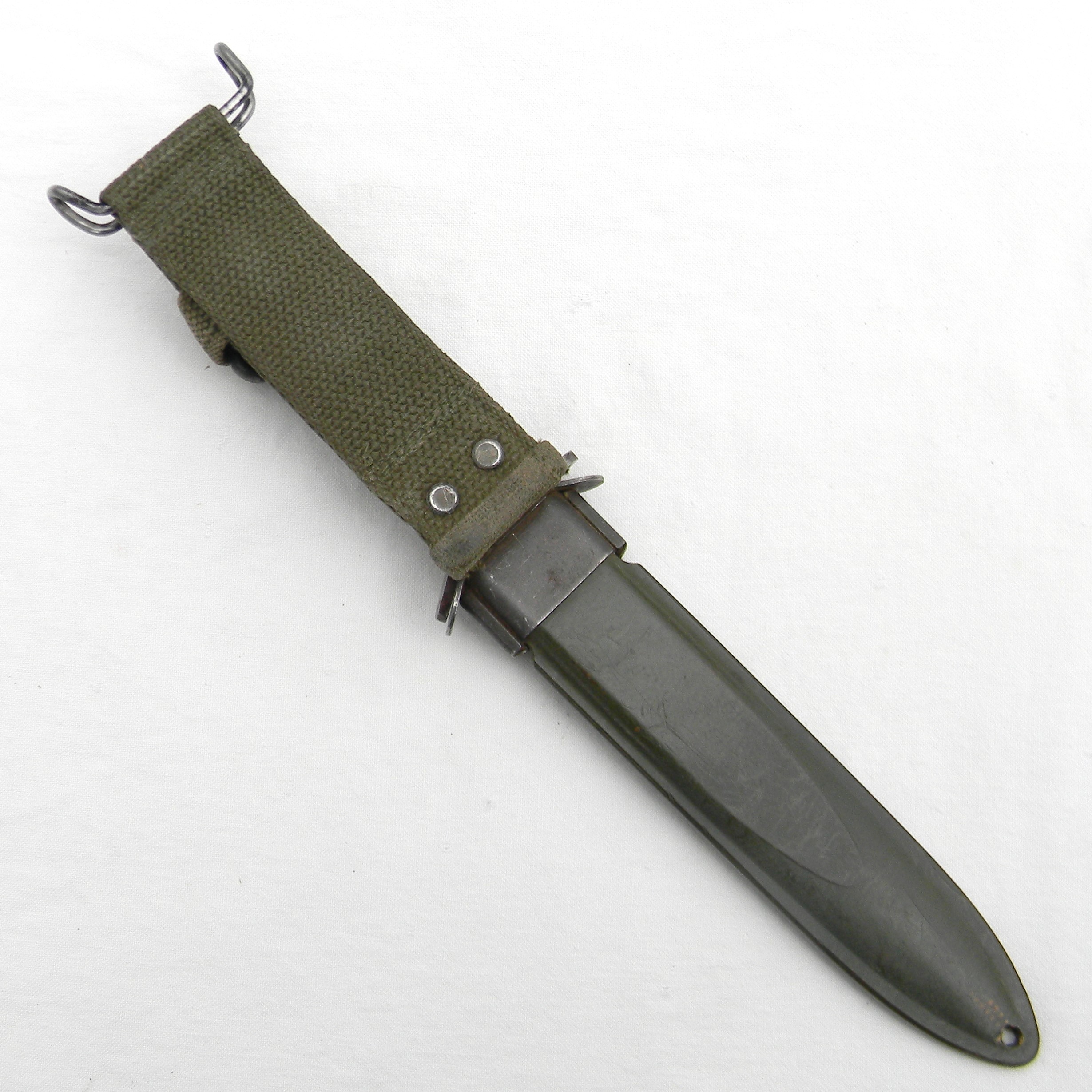 USA WW2 era Imperial M3 Trench Knife, guard-marked type, M8 scabbard; excellent condition - Image 4