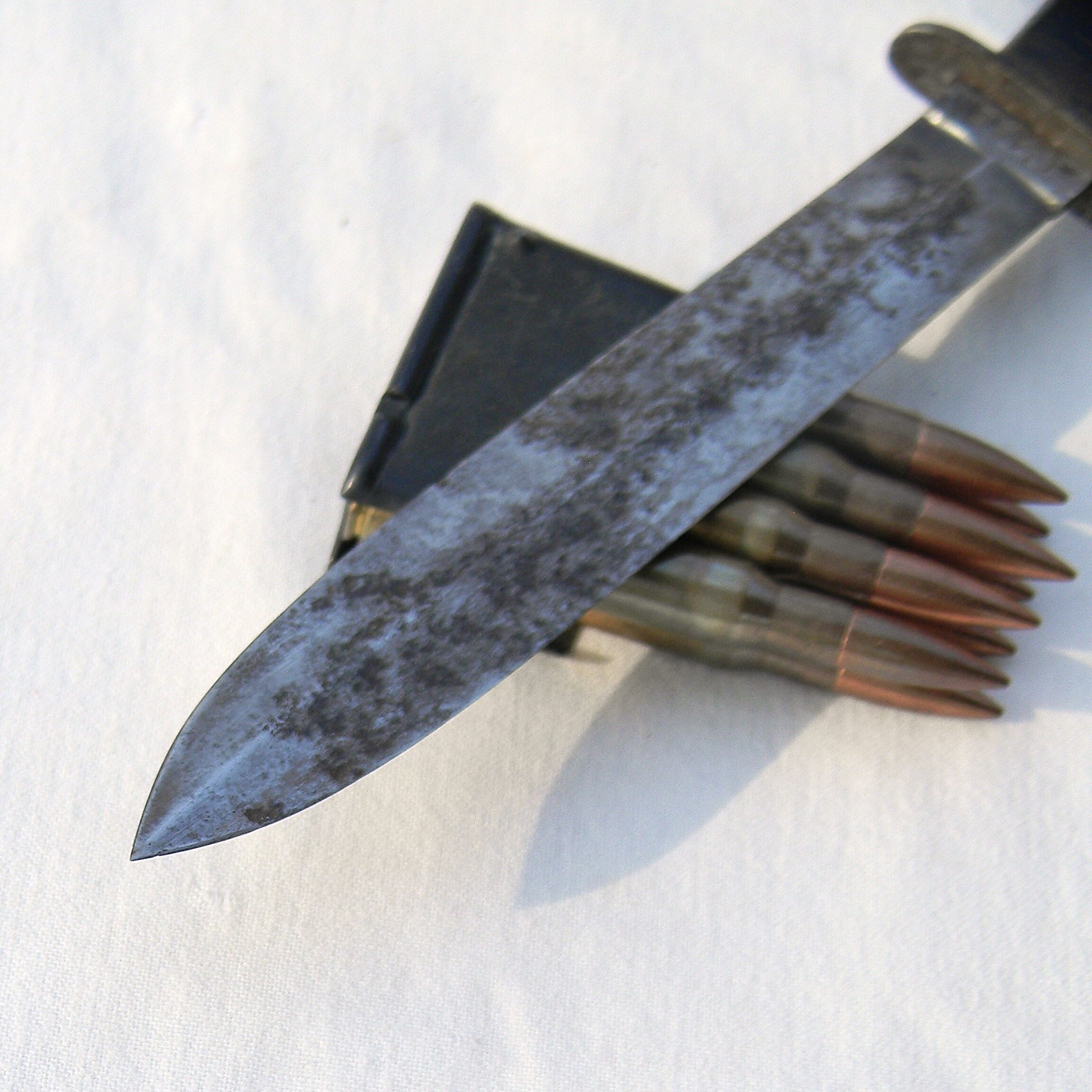 USA WW2 era Case XX stiletto blade fighting dagger, staked washers/Bakelite pommel handle, original scabbard; rare "private purchase" type - Image 10