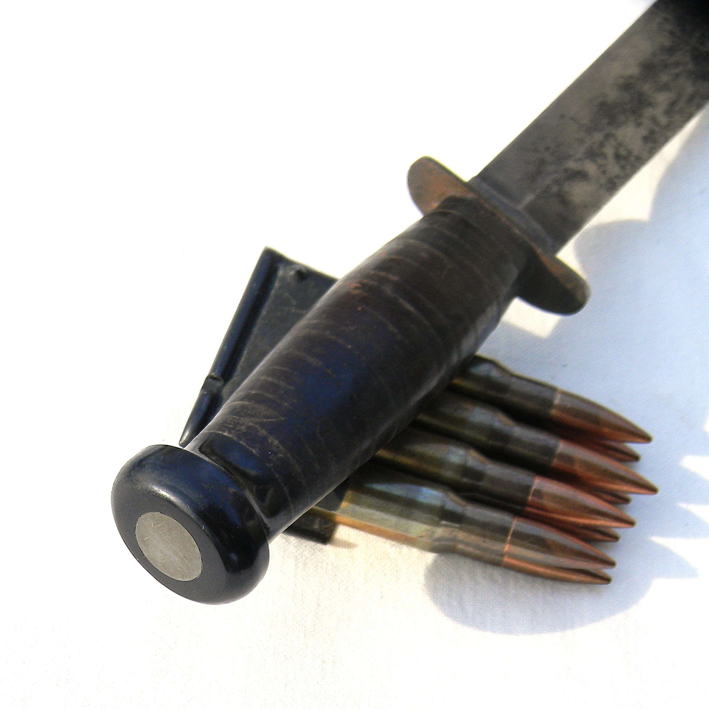 USA WW2 era Case XX stiletto blade fighting dagger, staked washers/Bakelite pommel handle, original scabbard; rare "private purchase" type - Image 11