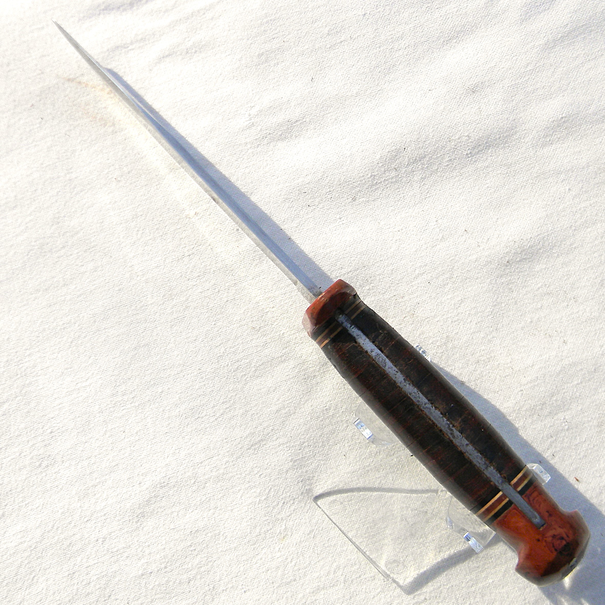 USA WW2 Western "Baby Shark" USAF Pilot Knife, scarce Bakelite fittings type, original sheath; excellent condition - Image 11